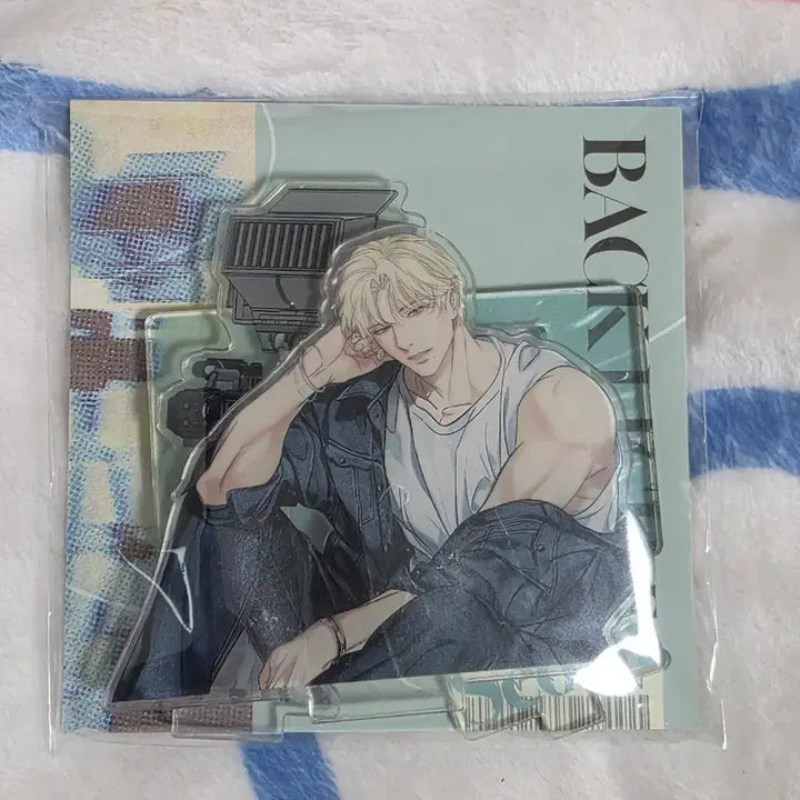 [SOLD OUT] 백라이트 한서인 매거진 아크릴 스탠드