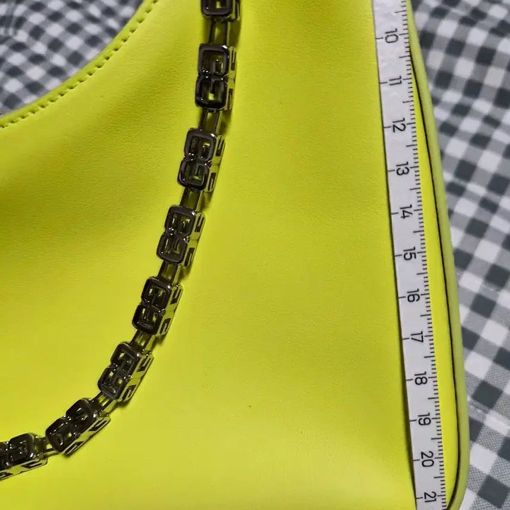 [BUNJANG] Givenchy Hobo Shoulder Bag Fluorescent Yellow / 지방시 호보 숄더백 형광 옐로우