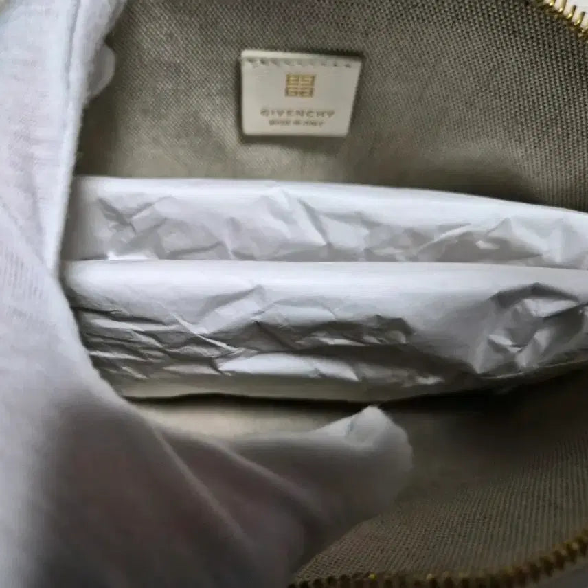 [BUNJANG] Givenchy Raffia Pouch Bag / 지방시 라피아 파우치 백