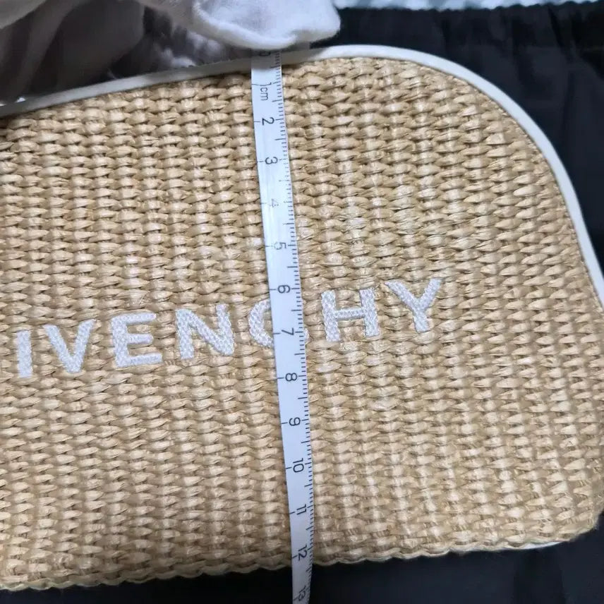 [BUNJANG] Givenchy Raffia Pouch Bag / 지방시 라피아 파우치 백