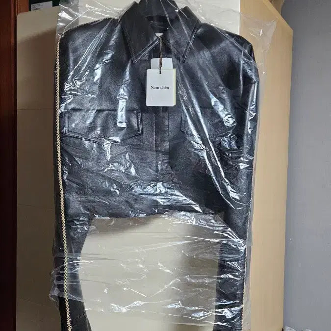 [BUNJANG] Nanuchechka Black Crop Leather Jacket / 나누슈카 블랙 크롭 레더 가죽 점퍼 자켓 300만짜리