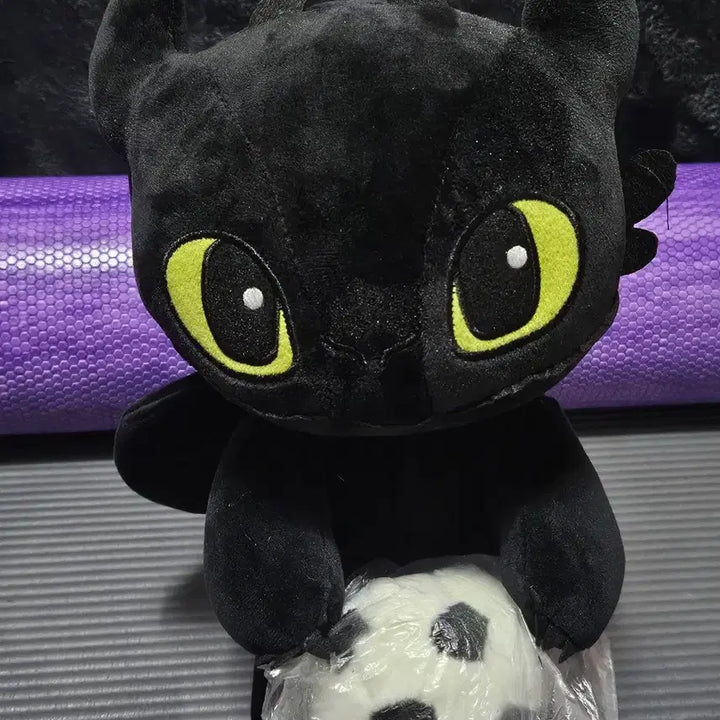 [BUNJANG] How to Train Your Dragon Toothless Doll / (드래곤 길들이기) 축구공 든 투슬리스 인형