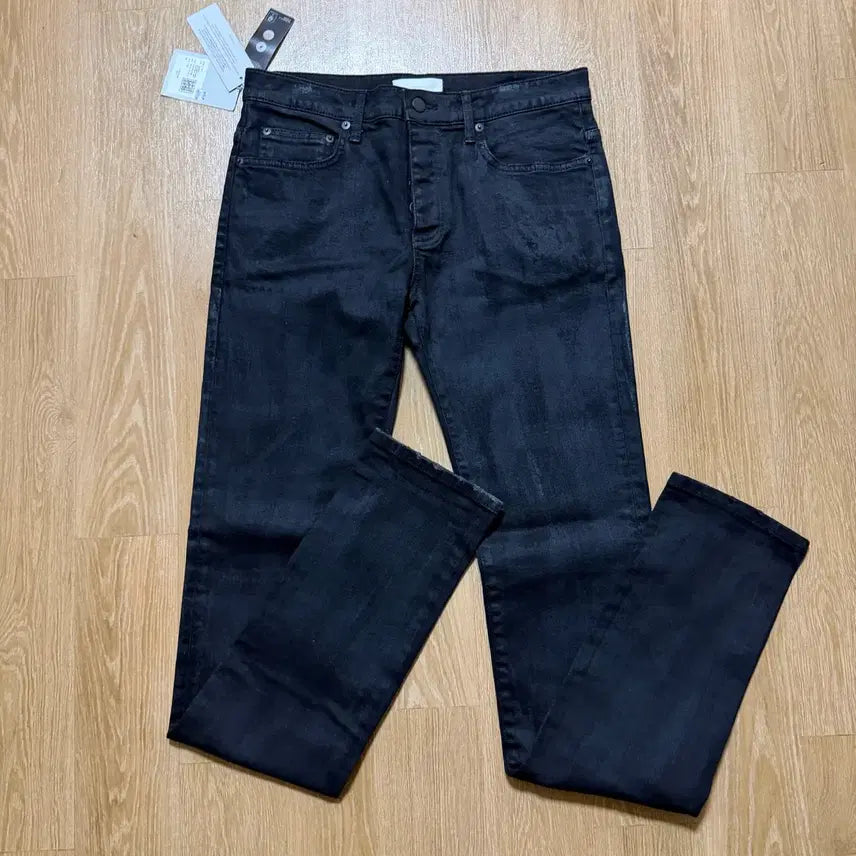 [SOLD OUT] 언더마이카 코팅 슬림핏 블랙진