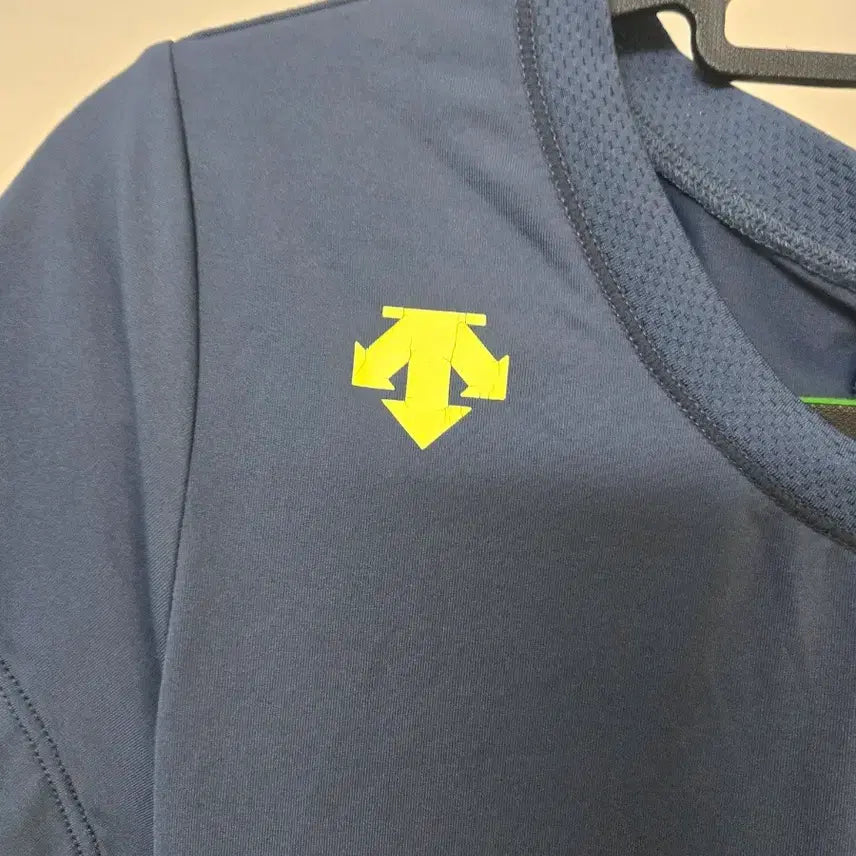 [BUNJANG] Descente Navy Short-Sleeve Functional T-shirt / 데상트 네이비 반팔 기능성 티셔츠