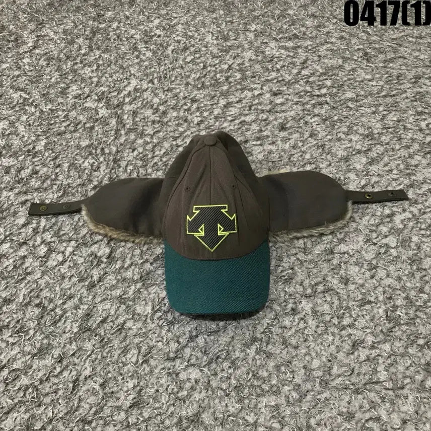 [BUNJANG] Descente Ear Flap Hat Brown/Green / 데상트 귀달이 모자 브라운/그린
