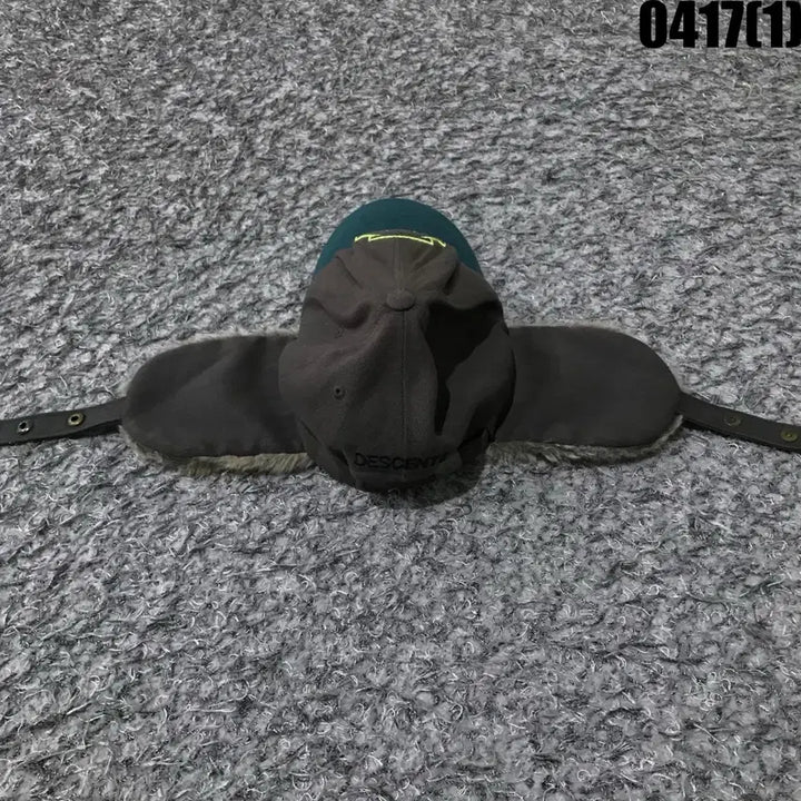 [BUNJANG] Descente Ear Flap Hat Brown/Green / 데상트 귀달이 모자 브라운/그린