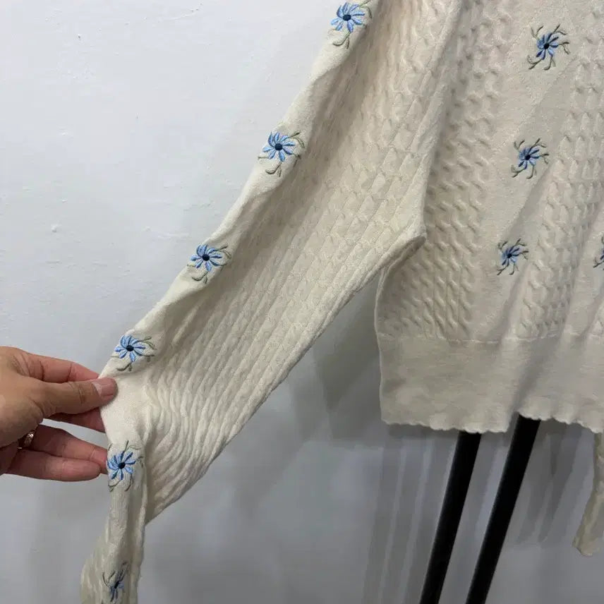 [BUNJANG] Sandro Floral Embroidery Knit Top / 정품) 산드로 신형 플라워 자수 니트 2