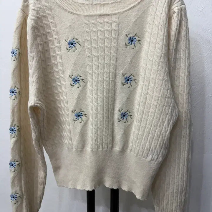 [BUNJANG] Sandro Floral Embroidery Knit Top / 정품) 산드로 신형 플라워 자수 니트 2