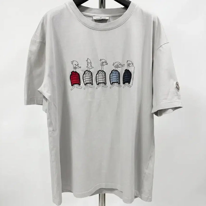 [BUNJANG] Moncler Embroidered Gray Simple T-Shirt / 몽클레어 오리자수 그레이 심플 티셔츠