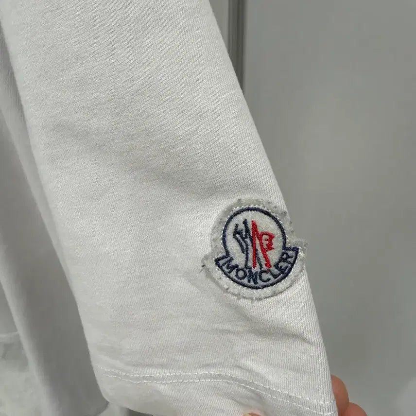 [BUNJANG] Moncler Embroidered Gray Simple T-Shirt / 몽클레어 오리자수 그레이 심플 티셔츠