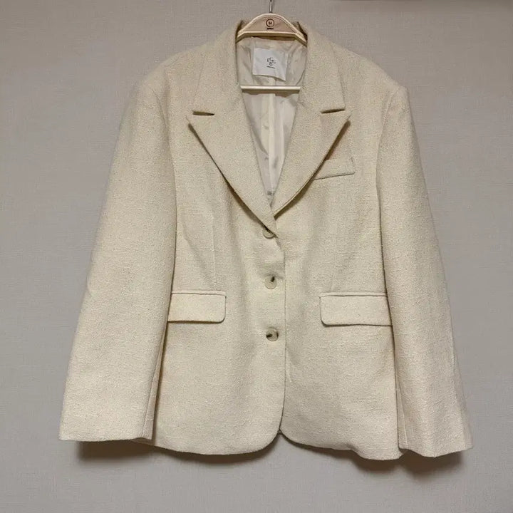 [BUNJANG] Eggis Celta Tweed Jacket Ivory Office Wear / eggis에그이즈 셀타 트위드 자켓 아이보리 오버핏 정장 출근룩 오피스룩