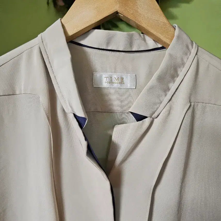 [BUNJANG] Time Beige Blouse / 타임 블라우스