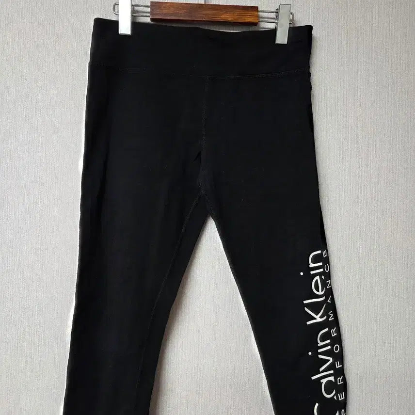 [SOLD OUT] 캘빈클라인 퍼포먼스 7부 레깅스 블랙