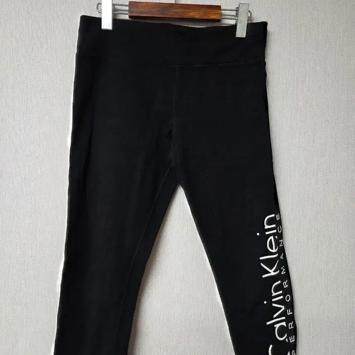[SOLD OUT] 캘빈클라인 퍼포먼스 7부 레깅스 블랙