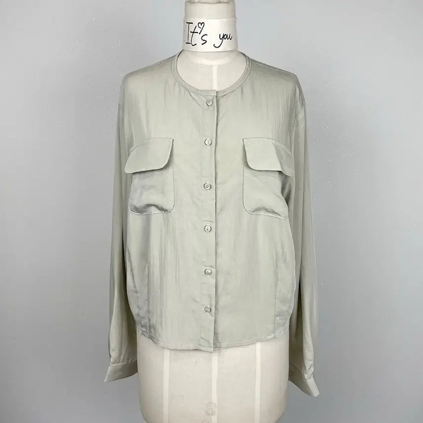[SOLD OUT] 봄 라운드넥 포켓 단추 루즈핏 크롭 블라우스 에이블리 지그재그