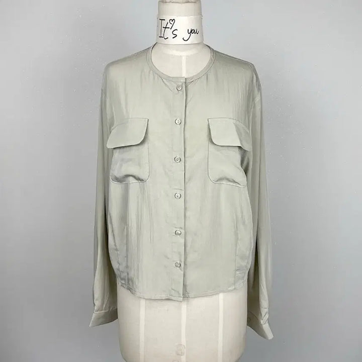 [SOLD OUT] 봄 라운드넥 포켓 단추 루즈핏 크롭 블라우스 에이블리 지그재그