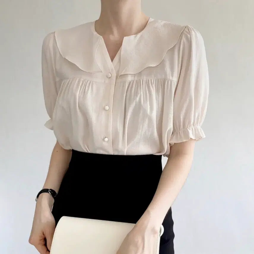 [BUNJANG] Ablie Zigzag Big Collar Ruffle Summer Blouse / 새상품) 빅카라 프릴 콩단추 반팔 여름 블라우스 에이블리 지그재그