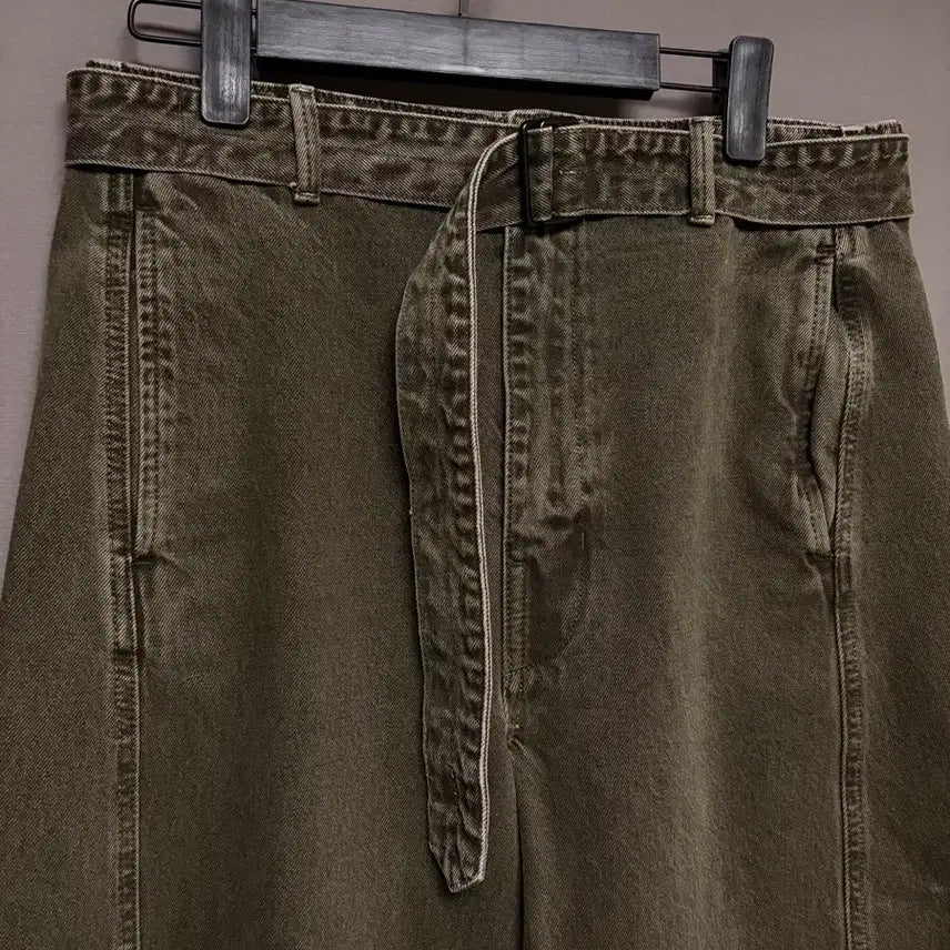 [SOLD OUT] [M] 25FW 르메르 트위스티드 벨티드 데님 Moss Green
