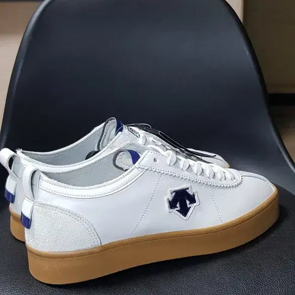 [SOLD OUT] 데상트 흰색 스니커즈 새상품 230