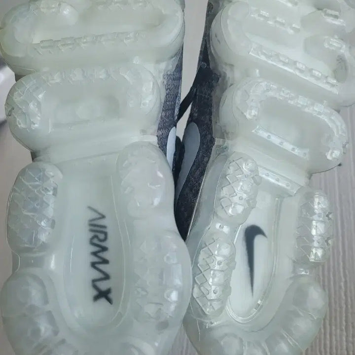 [SOLD OUT] 나이키  베이퍼 맥스 운동화 회색