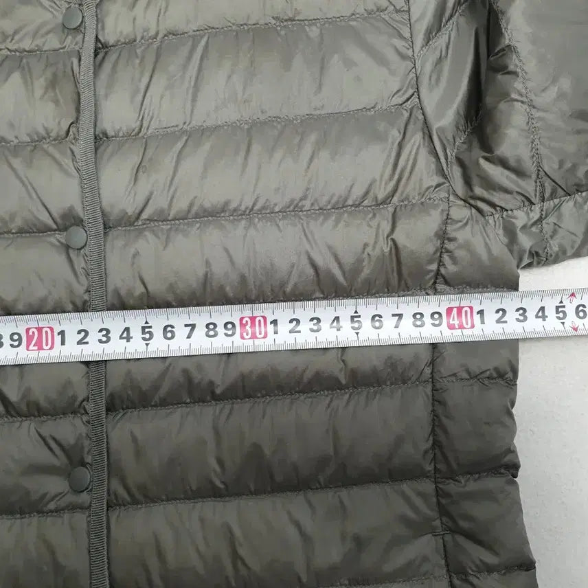 [BUNJANG] Uniqlo U Round Neck Down Jacket Khaki M / 유니클로 경량 패딩 u라운드넥 다운 자켓 카키 m