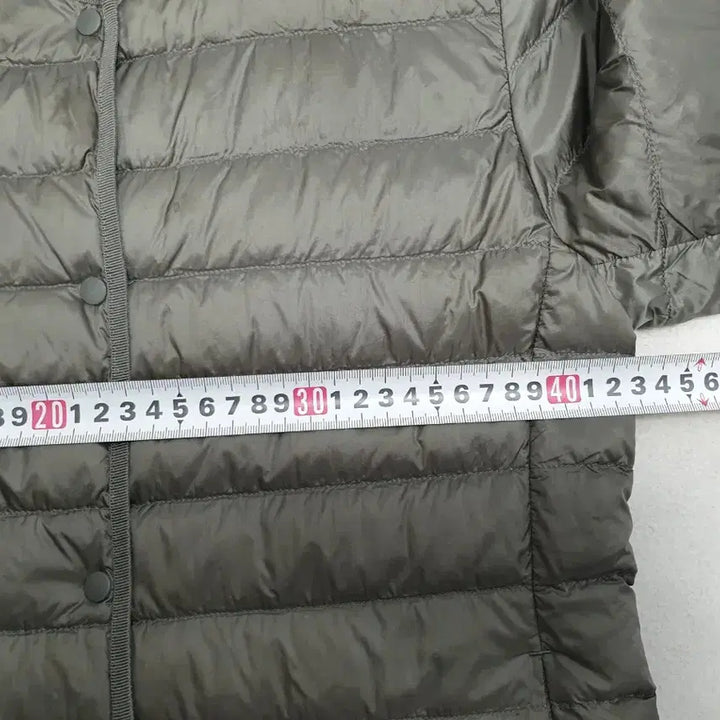 [BUNJANG] Uniqlo U Round Neck Down Jacket Khaki M / 유니클로 경량 패딩 u라운드넥 다운 자켓 카키 m