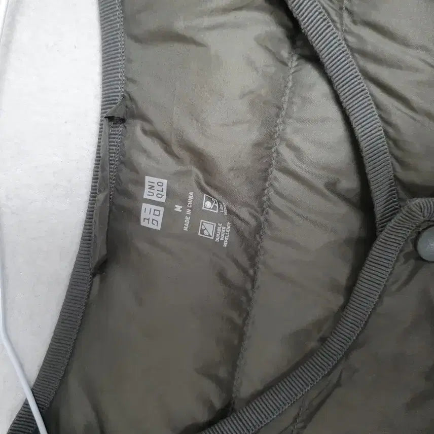 [BUNJANG] Uniqlo U Round Neck Down Jacket Khaki M / 유니클로 경량 패딩 u라운드넥 다운 자켓 카키 m