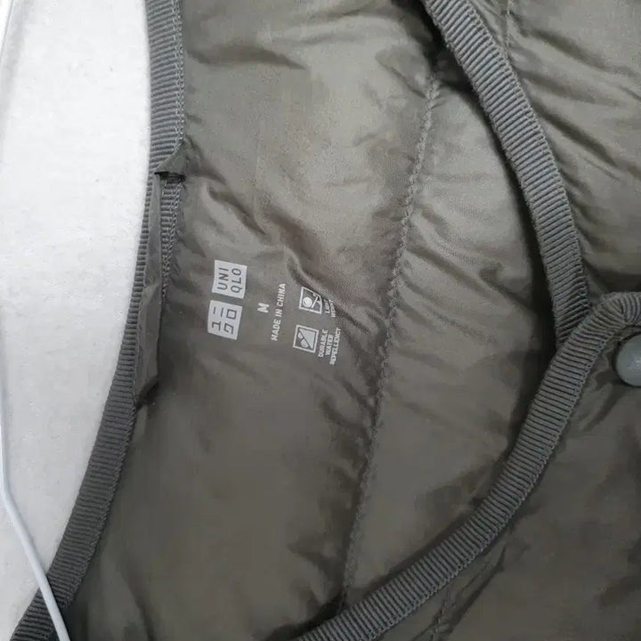 [BUNJANG] Uniqlo U Round Neck Down Jacket Khaki M / 유니클로 경량 패딩 u라운드넥 다운 자켓 카키 m