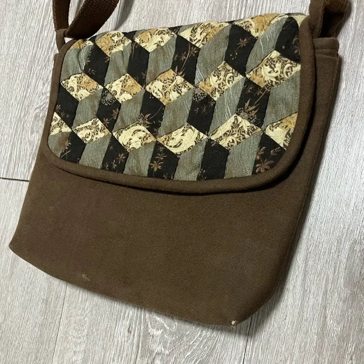 [BUNJANG] Vintage Pattern Crossbody Bag / 빈티지 패턴 크로스백
