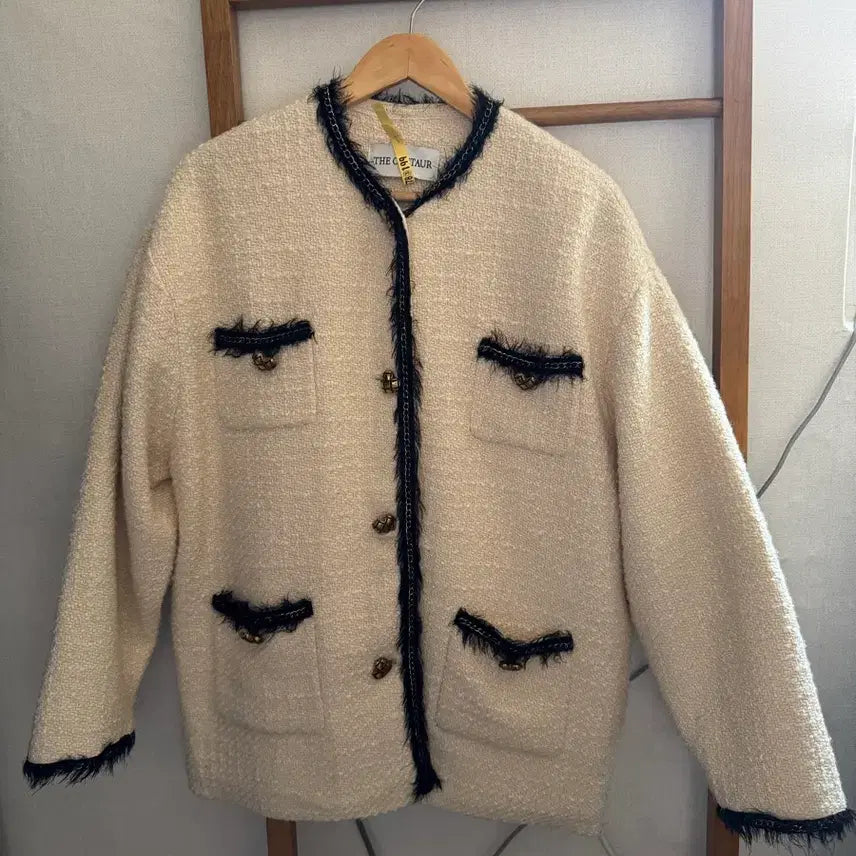 [BUNJANG] The Centaur Oversized Quilted Tweed Jacket Ivory / 더센토르 오버사이즈 퀄팅 트위드 자켓 하트 금장 단추 아이보리