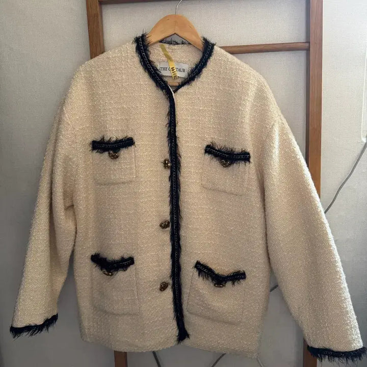 [BUNJANG] The Centaur Oversized Quilted Tweed Jacket Ivory / 더센토르 오버사이즈 퀄팅 트위드 자켓 하트 금장 단추 아이보리