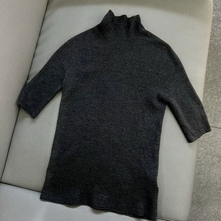 [SOLD OUT] 한섬 타임 25SS 램스 울 하이넥 니트 탑(90)