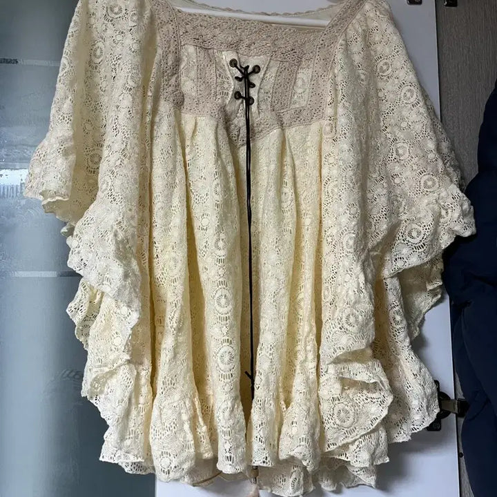 [BUNJANG] Ivory Lace Frill Blouse / 아이보리 레이스 프릴 블라우스