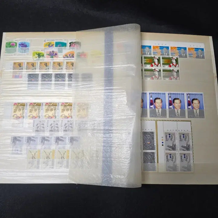 [BUNJANG] Vintage Commemorative Stamp Album / 레트로 빈티지 근대사 기념 우표 앨범