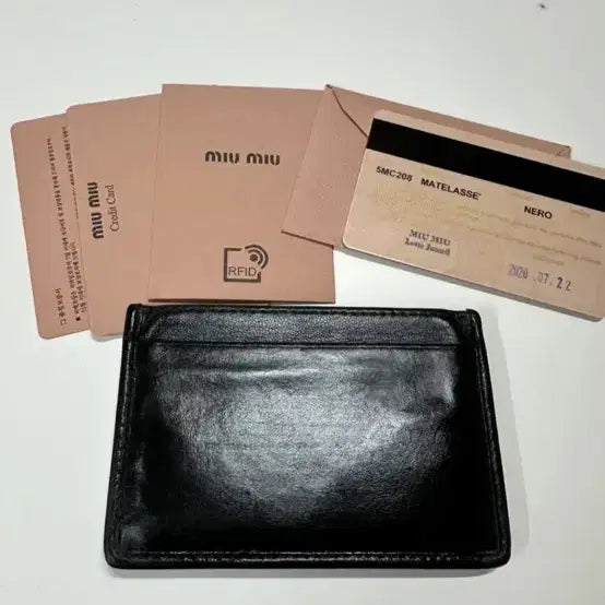 [SOLD OUT] 미우미우 블랙 카드지갑 + 개런티카드