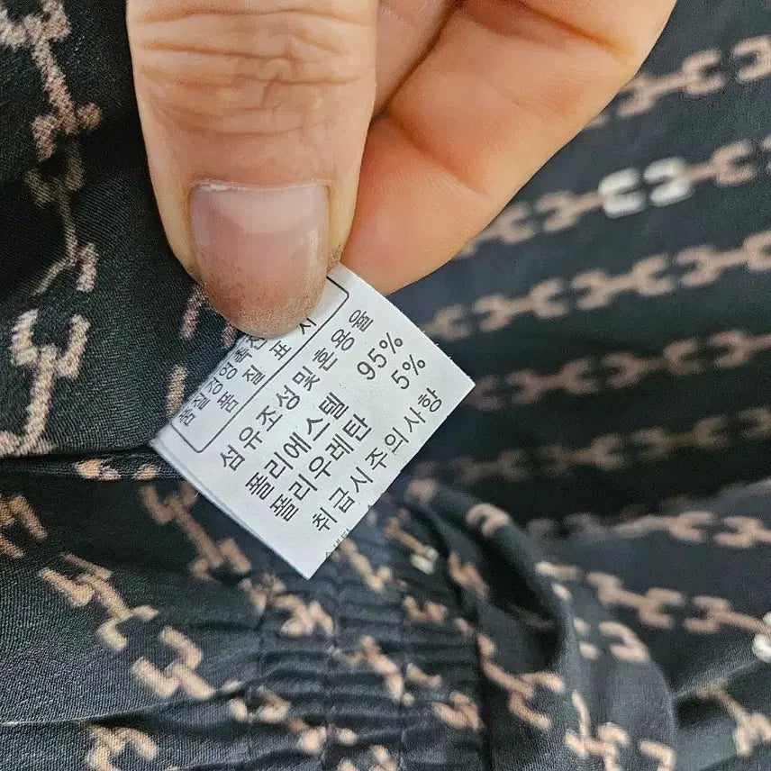 [BUNJANG] Patterned Ruffle Hem Blouse / 패턴무늬 밑단 프릴밴딩 블라우스 77/보물찾기천사