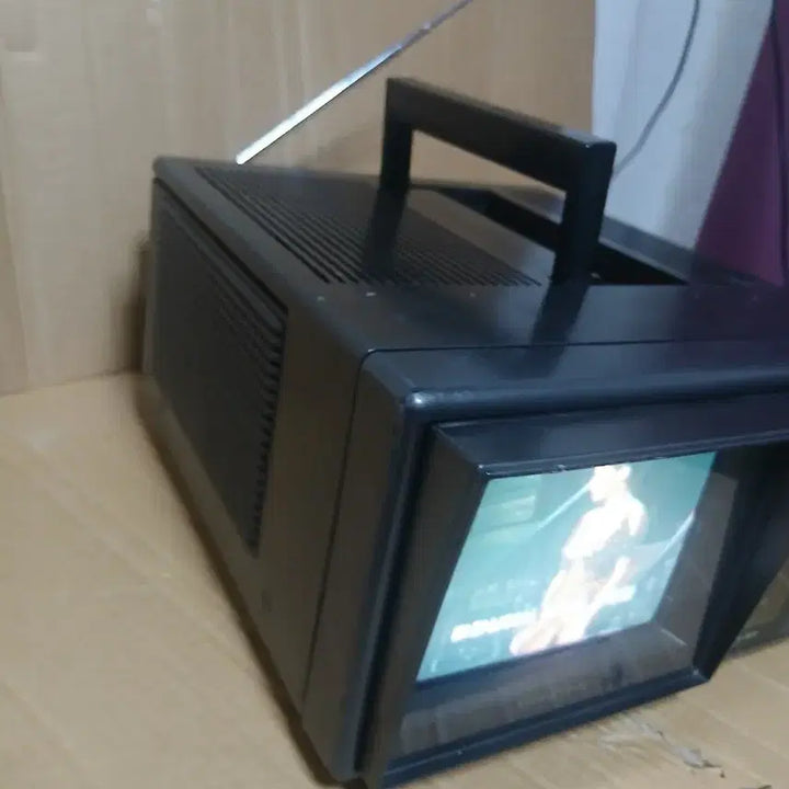 [SOLD OUT] 금성 골드스타 6인치 브라운관 tv 겸 라디오 및 고전게임기 세트
