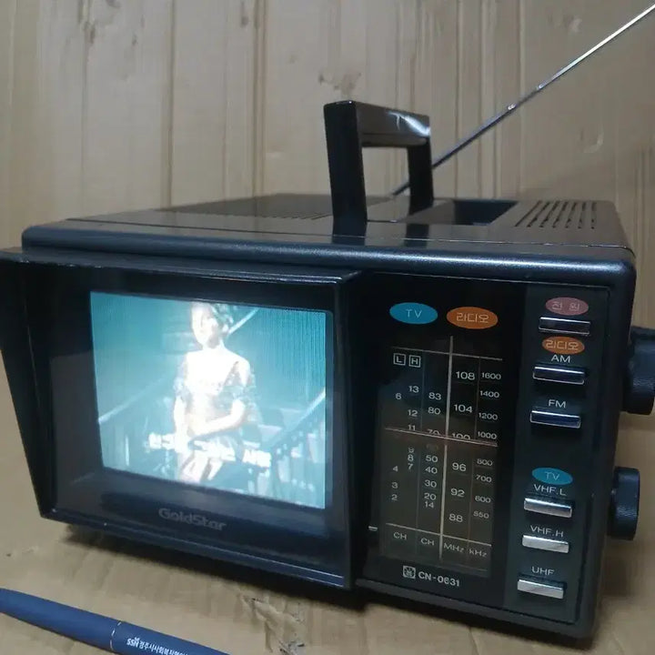 [SOLD OUT] 금성 골드스타 6인치 브라운관 tv 겸 라디오 및 고전게임기 세트