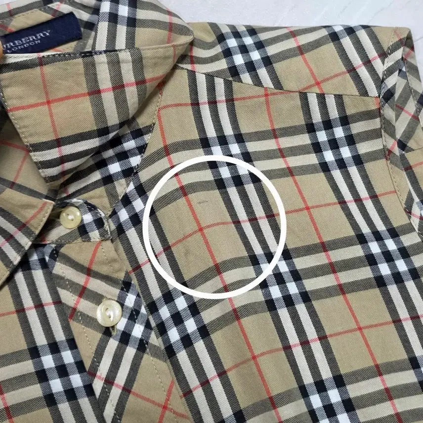 [SOLD OUT] 버버리 노바체크 슬리브리스 셔츠