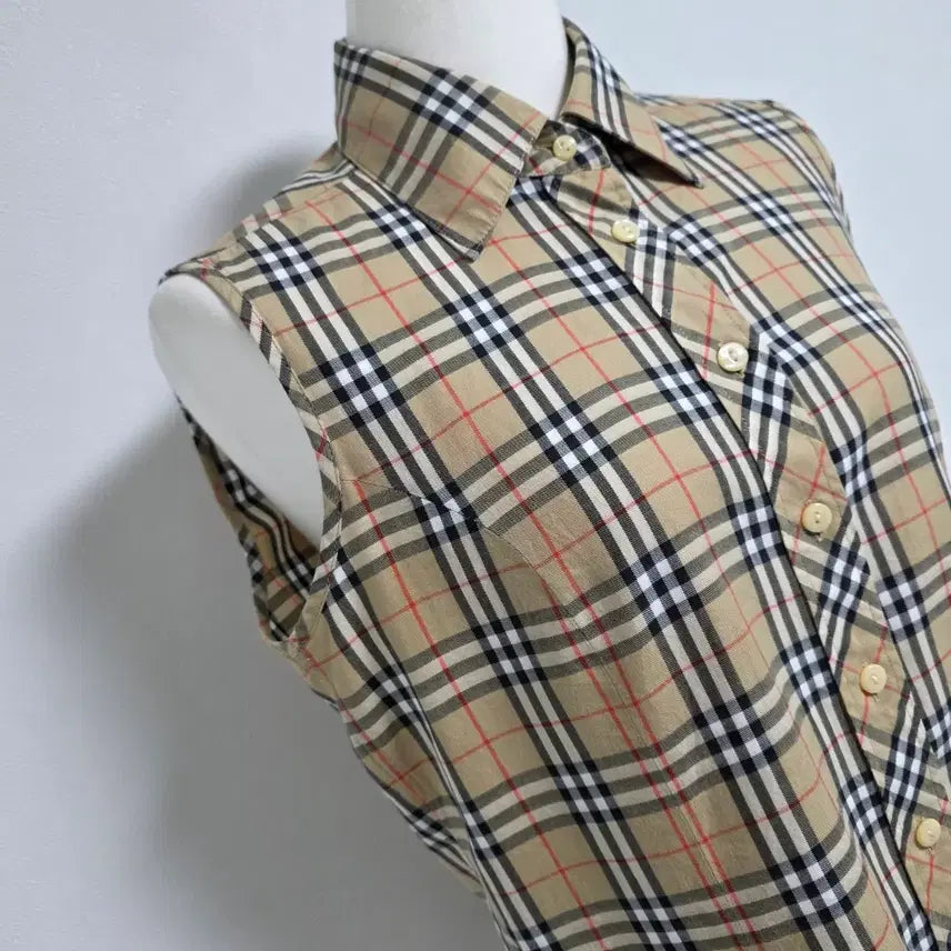 [SOLD OUT] 버버리 노바체크 슬리브리스 셔츠