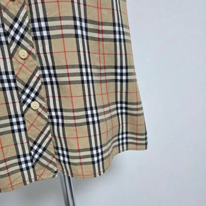 [SOLD OUT] 버버리 노바체크 슬리브리스 셔츠