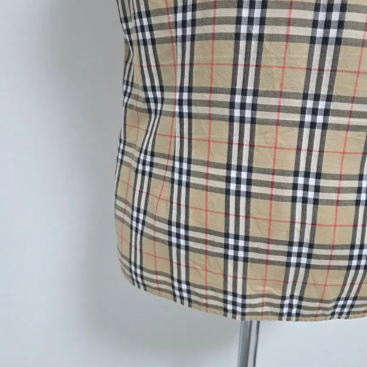 [SOLD OUT] 버버리 노바체크 슬리브리스 셔츠
