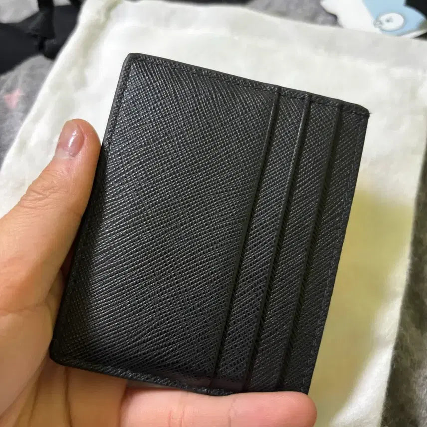 [SOLD OUT] 프라다 사피아노 삼각로고 카드지갑 판매