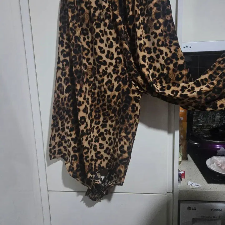 [BUNJANG] Aladdin Leopard Print Pants / 새상품 알라딘  스타일 레오파드 패턴 바지