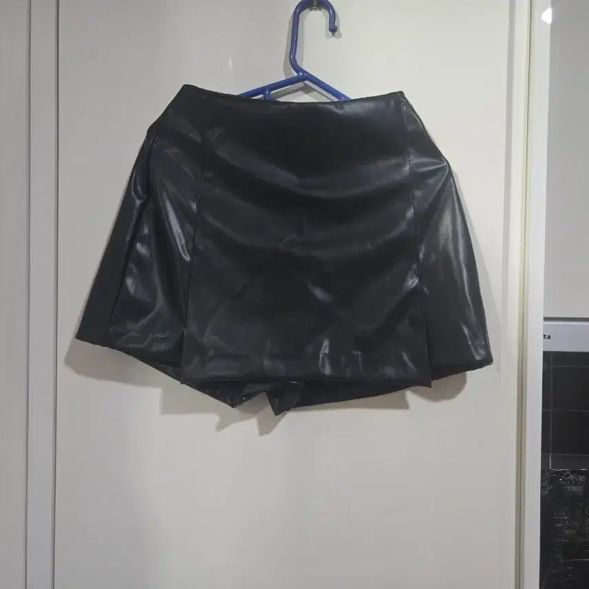 [BUNJANG] Black Leather Skort / 새상품 블랙 레더 숏치마팬츠