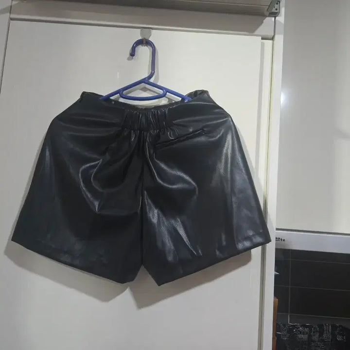 [BUNJANG] Black Leather Skort / 새상품 블랙 레더 숏치마팬츠