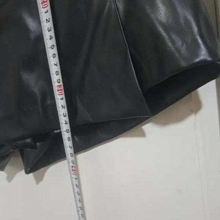 [BUNJANG] Black Leather Skort / 새상품 블랙 레더 숏치마팬츠