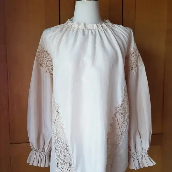[SOLD OUT] 랑방 실크 벌룬 중세 블라우스