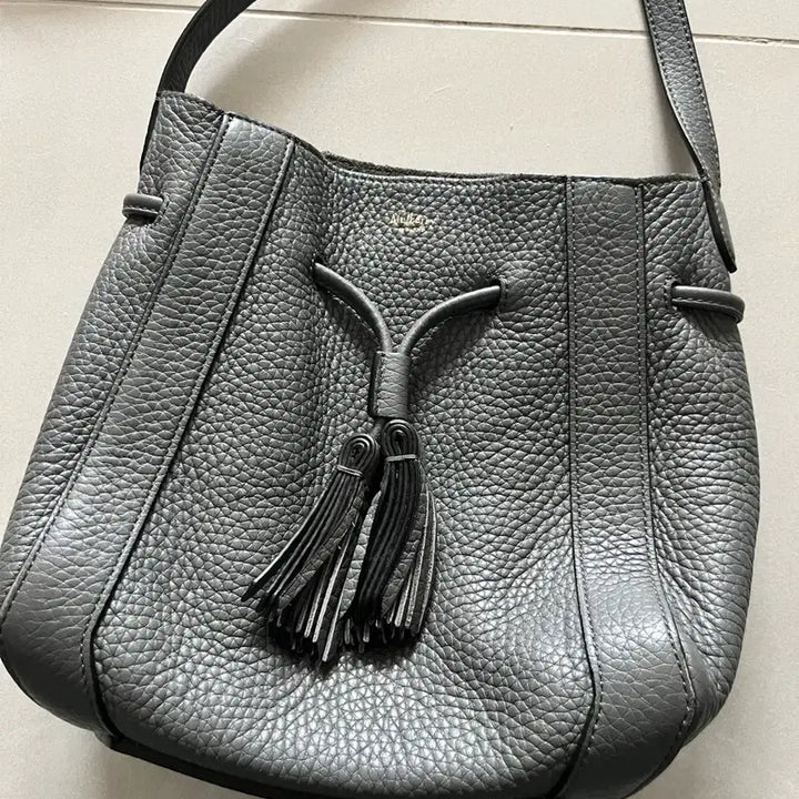 [SOLD OUT] MULBERRY 블랙 레더 테슬 숄더백