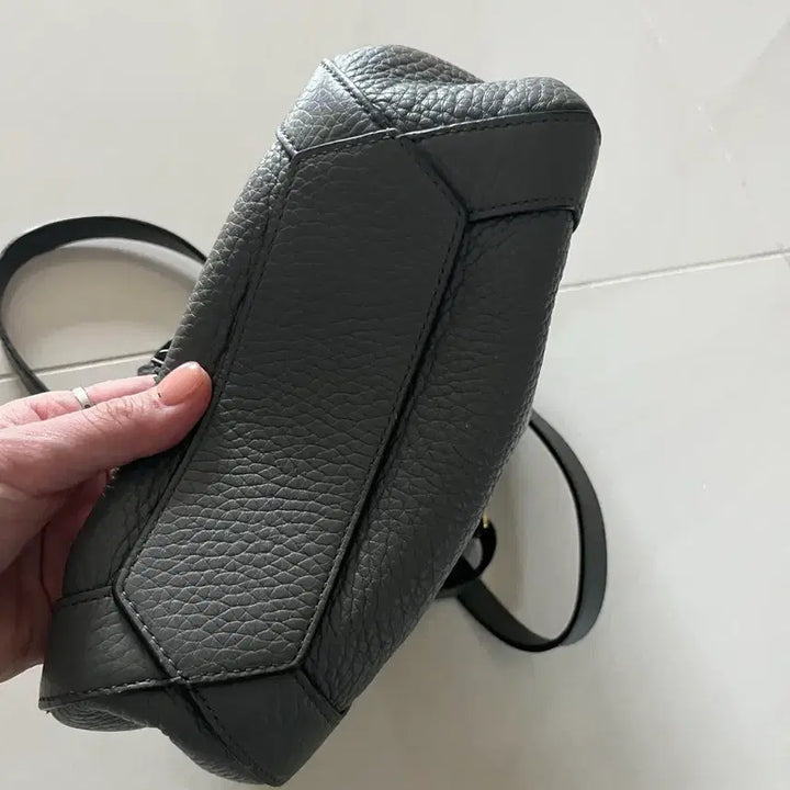 [SOLD OUT] MULBERRY 블랙 레더 테슬 숄더백